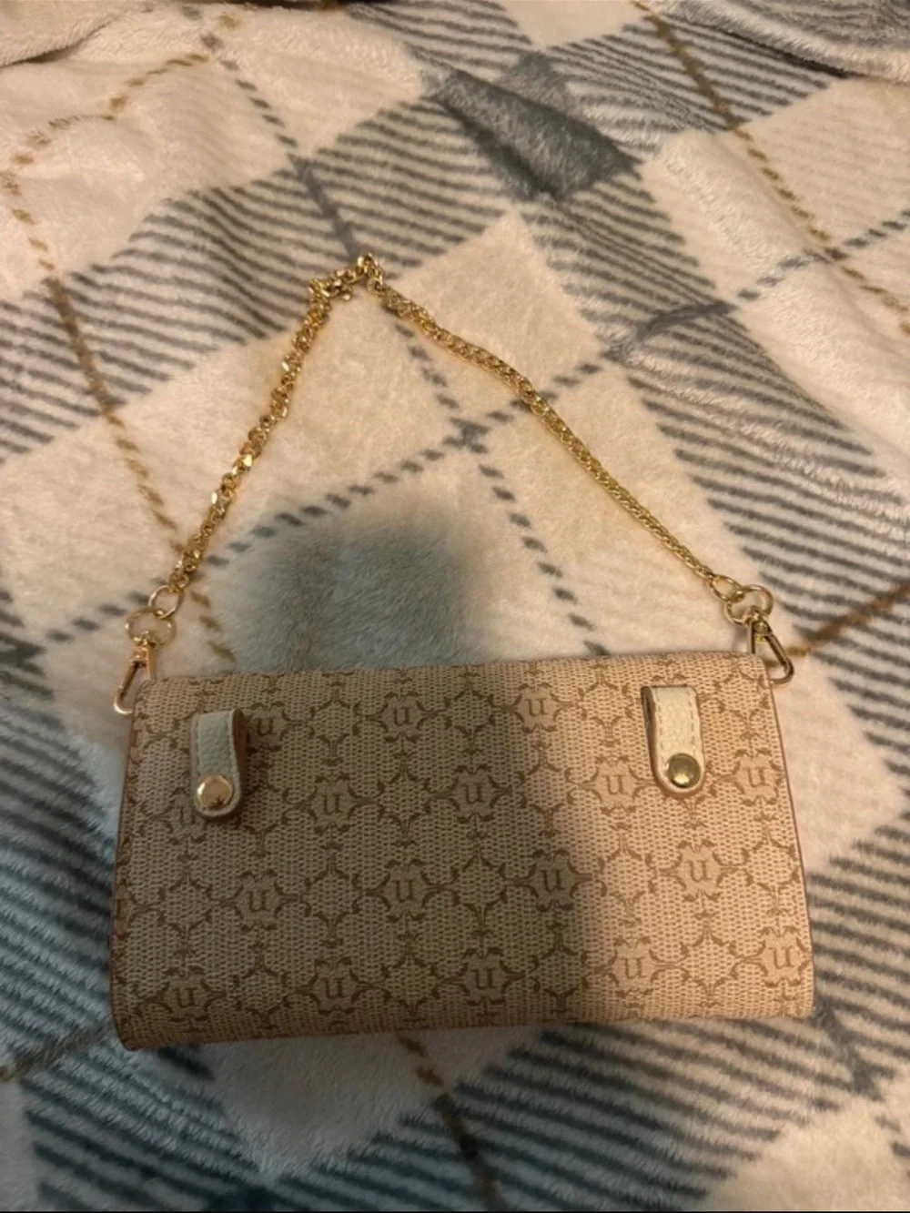 Neutral Shoulder Bag with Gold Chain
